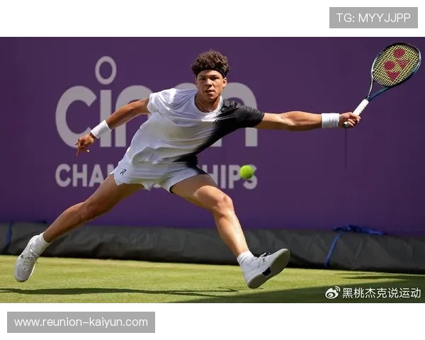 澳网激战再掀高潮新星崛起老将奋力冲冠引热议球迷聚焦赛场风云变幻