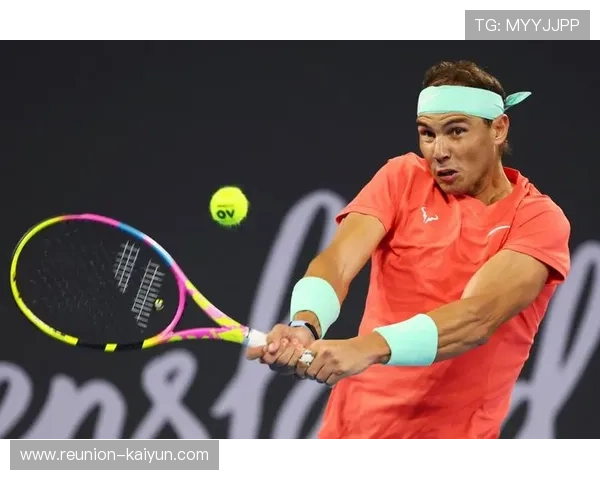 网球大师赛精彩回顾 纳达尔费德勒再度激战 球迷热议谁能问鼎冠军