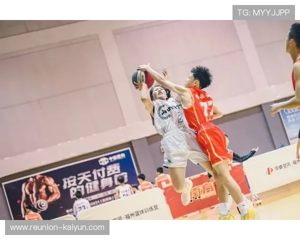 豪门对决再掀高潮联赛争冠形势风云突变球星闪耀全场点燃球迷激情梦想